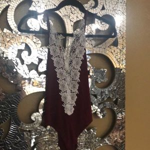 👄Burgundy body suit👄